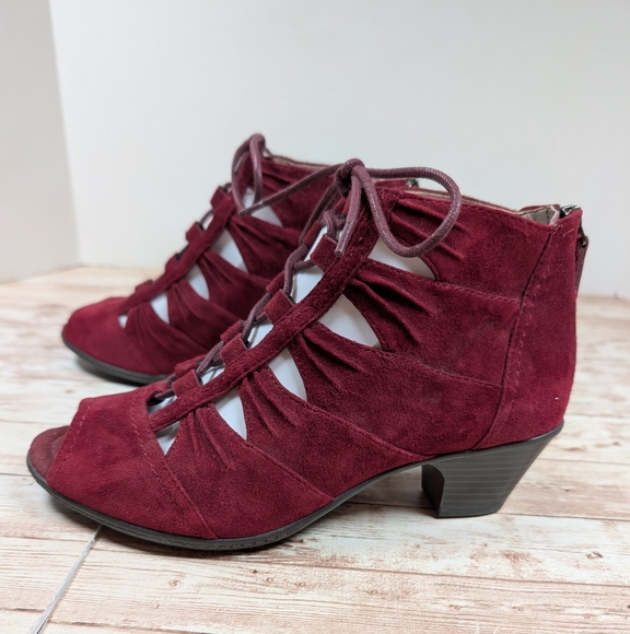 Earth Shoes - Earth Leather Peep Toe Dress Shoe Bootie Zip enclosure Women's Size 8.5 Burgundy